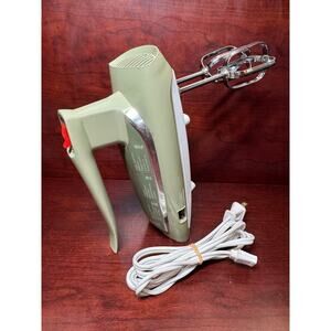 VTG 1965 General Electric Deluxe Portable Hand Mixer M47 Avocado Green 2 Beaters